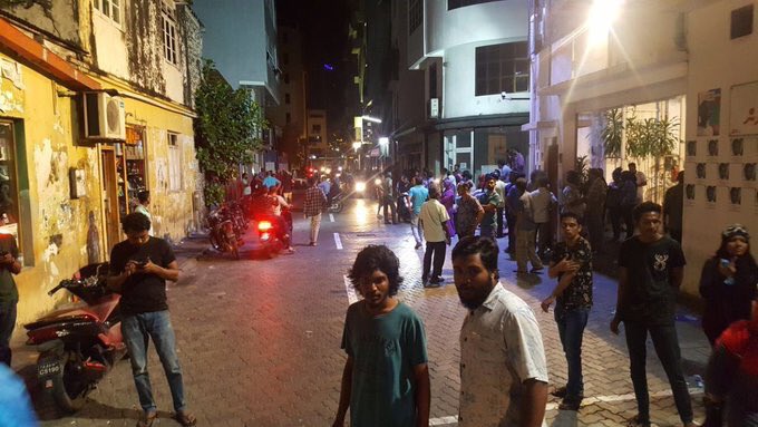 HeraigeyMary's tweet photo. Gadin 3:32AM adhivess Rayyithun govamun dhani Yameen ge Isthufa ah #PaperSpray ahka nusiheyne ☝🏻 https://t.co/XvIWw7Uddn