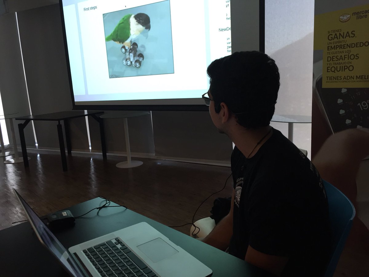 canis_neutron's tweet photo. Chamo en vivo desde #GoReleaseParty @ML_Chile #meliDevelopers https://t.co/dh6Tv0FHT7