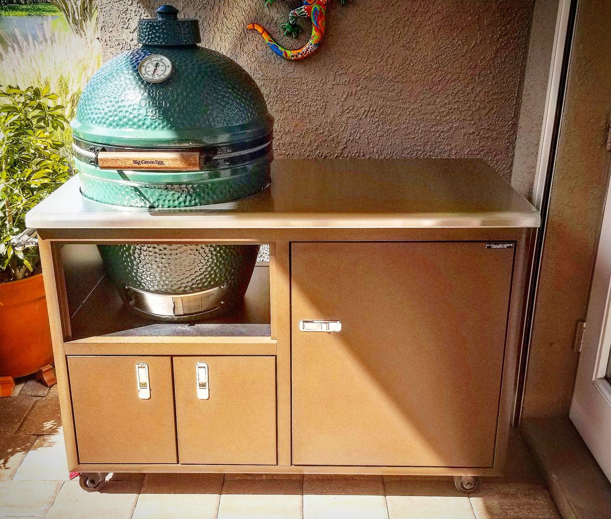TheOKStore's tweet image. Thank you, Mr. Crider, for your purchase of a @challengerdesigns aluminum cabinet with a stainless steel counter top!  #BigGreenEgg #biggreeneggnation #bgenation #challengerdesigns #grilling #floridalife #outdoorliving