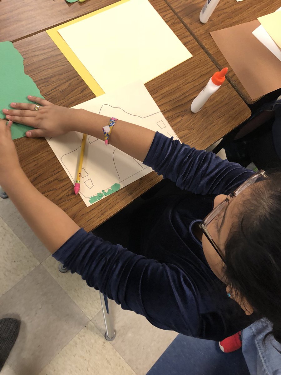 MissGarant's tweet photo. Although we were sad to miss our field trip to the Alamo today, we made the best of it and created some great art depicting Spanish Missions in San Antonio. #weareWetmore #rainydays #fourthgradefun https://t.co/kno8VRKca1