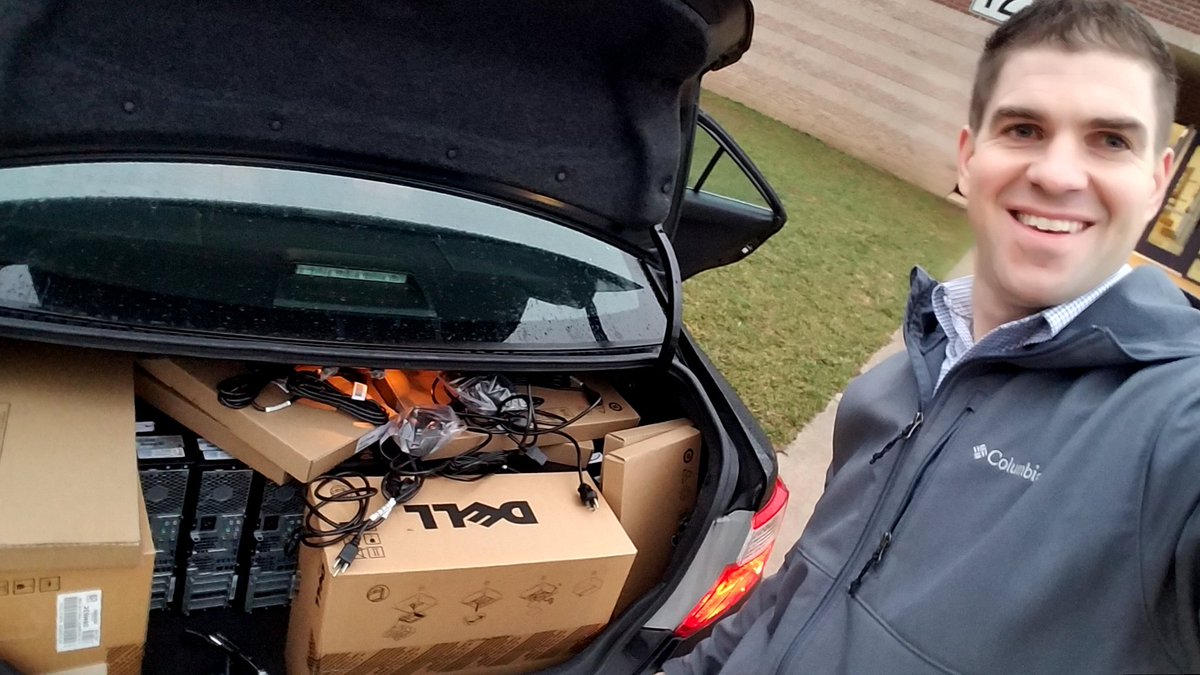 _AndyJacks's tweet photo. Looks like a robbed a Best Buy! On my to deliver student-refurbished computers to @ProvenPrincipal &amp; his families at Minnieville Elementary to use in their homes! #vaSTARorg #pwcsproud  #principalsinaction https://t.co/iNJsK1tZH5