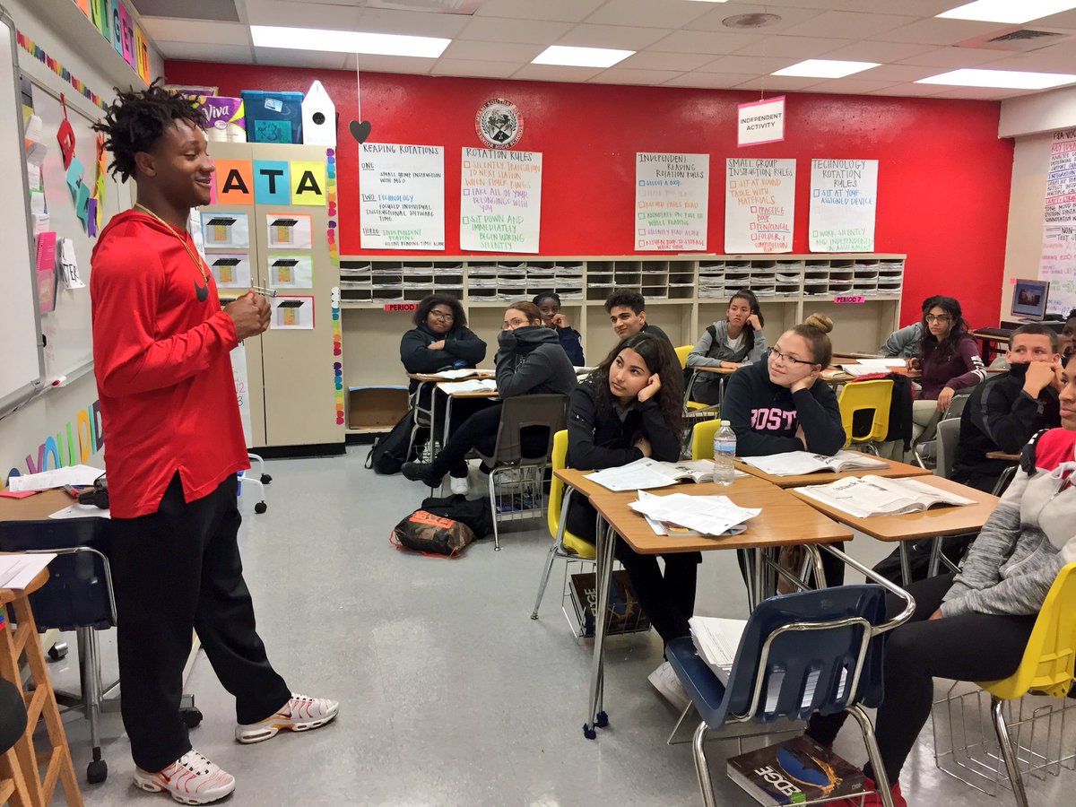 oneikaosborne's tweet image. thank you Herman for dropping by and sharing about committing to THE @FAMU_1887 football team! You’re family now! Welcome to the Highest of 7 Hills, fellow rattler! #HBCUmade #FAMUmade #COLAC @FAMUAthletics 🐍 #iREPRESENT 🙌🏾