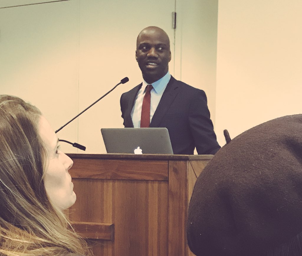 CalSTEMinist's tweet photo. @ucdavis @UCDEducation #shaunharper 🌟🌟🌟🌟🌟#powerful #HowUniversitiesSustainRacism talk #fullhouse https://t.co/3mPu0zFAhF
