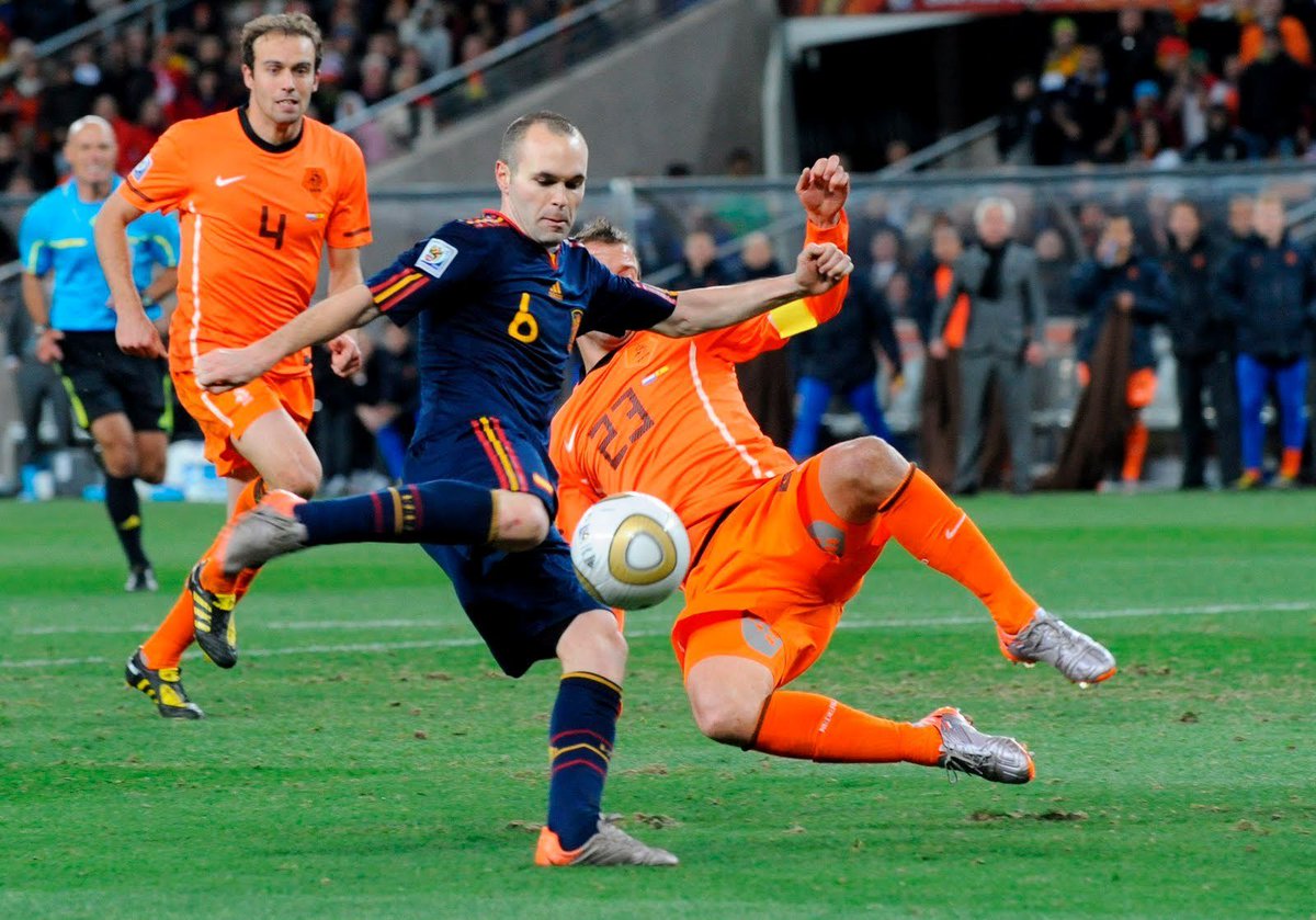 PlayFcBr's tweet photo. Iniesta lutou muito para dar um título mundial para a Espanha e quando isso aconteceu foi um dos grandes nomes da Fúria. 

Leia mais, em: https://t.co/6Qcq8haDmh

#playfc #playtobehappy #paznasescolas #futebol #midia #entretenimento #educacao https://t.co/jr6N0dzzc9