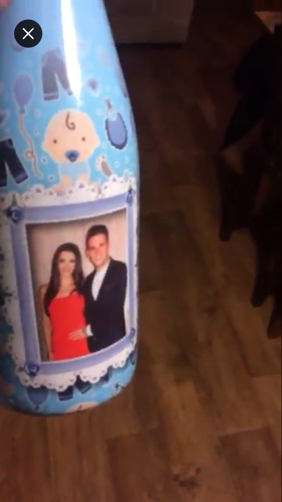 eihcra1980's tweet photo. Should I just keep for little mans 18th @GazGShore @Emma_mcvey_ π #workingawayproblems #oneday https://t.co/eSNKpsa04M
