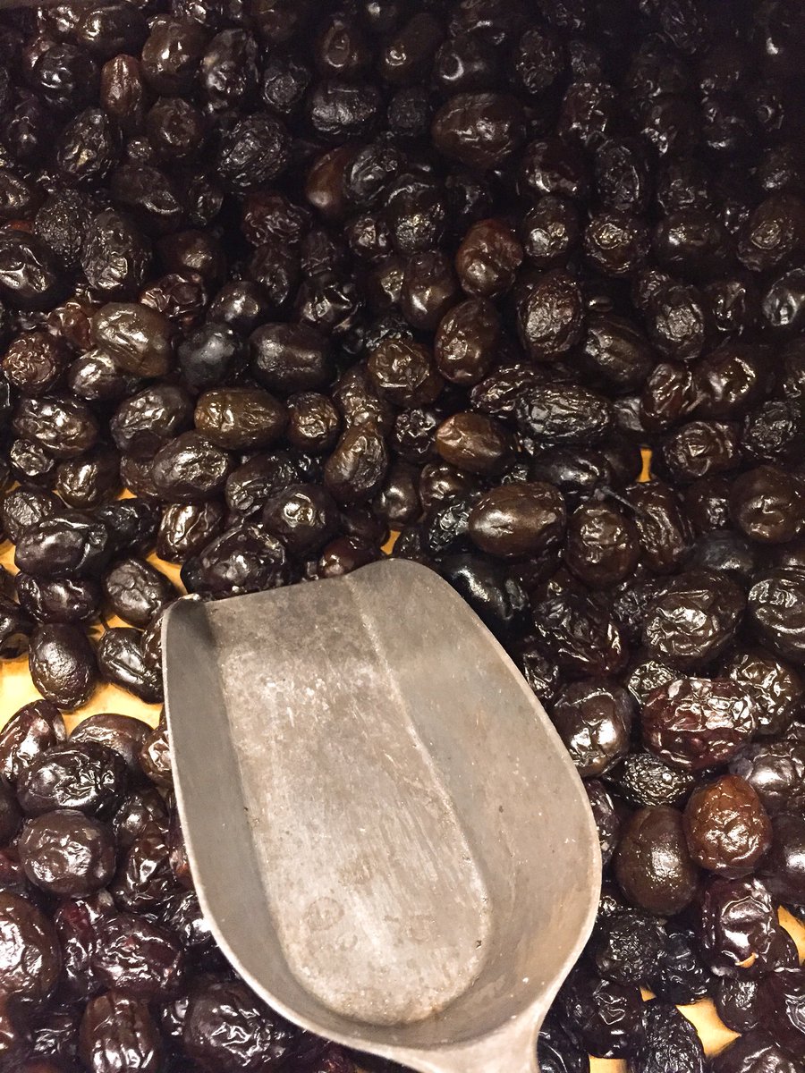 OvenTiff's tweet photo. Organic Olives in Florence! #olives #organic #fruit #vegetables #natural #holistic #eatclean #travel #europe #italia #italian #florence #tuscany #farmersmarket  #wholefoods #harvest #realfood #naturalista #culture #inspire #cleaneats #vegan #vegetarian #veganfood #rawfood #italy https://t.co/kIvPf3bCtq