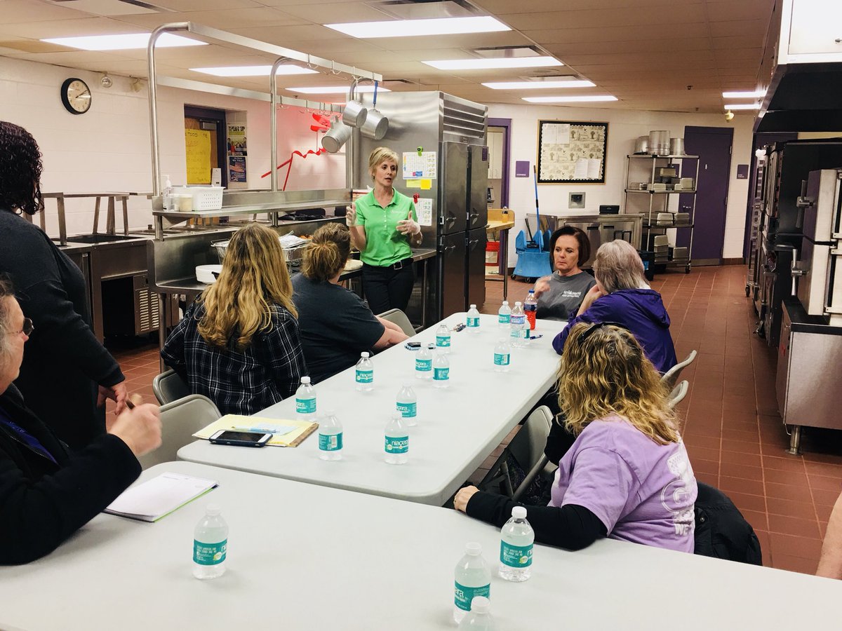 ReynFoodService's tweet photo. We serve brands you and your kids love!  This month’s head cook meeting started with a taste test of the newest @Tysonbrand. #schoollunch #reynproud https://t.co/xUK8CF43oe