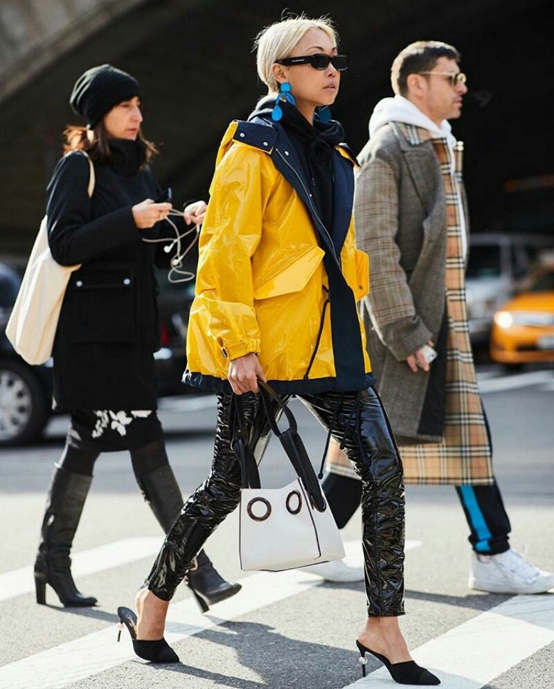 Some #TBT power - walking 🚦🚦🚦with <a href="/toryburch/">TORY BURCH</a>