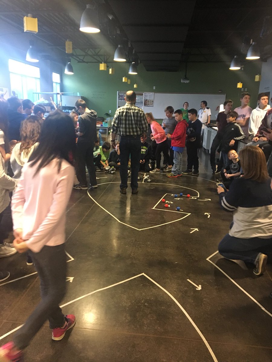 mrs_young2's tweet photo. Special thanks to Mr. Wallace and the MHS Robotics Team for letting our Lincoln Elementary #STEMCats come visit the #STEM Lab today. Robots, puzzles, and challenges...what fun! #LincPride @MarionUnit2 @LandesJ @JmcphailMcphail @KristyAllardyce @mrfletcherlinc @tcl https://t.co/Ds1eP4FX62