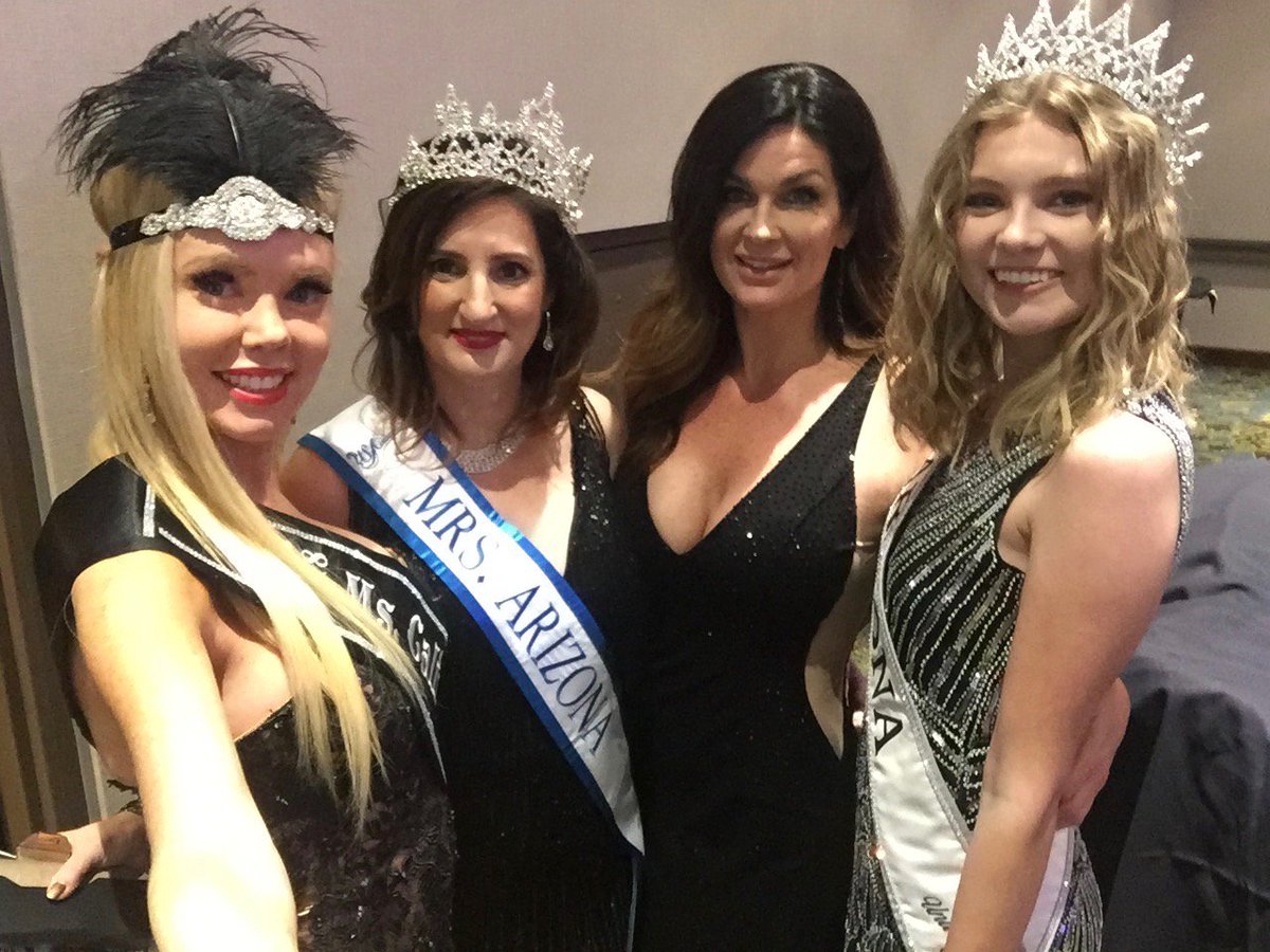 RealShannaOlson's tweet photo. Great time at #ValleyoftheSunFoundation #GreatGatsbyBall supporting #Teachers #Students and #Schools.  #GiveBack #MsCalifornia https://t.co/ic5SpyUpsL