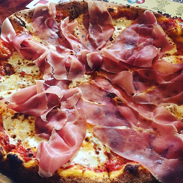 whatjoecooks's tweet photo. #tbt To a simply delicious prosciutto pie at Fazio Farms &amp; BBQ in Modena, NY - Hudson Valley.
.
..
#pizza #pizzagram #pizzalover #weddingweekendfun #locovore #supportlocal #supportsmallbusiness #eatlocal #omnivore #bbqtoo #eathudsonvalley #prosciutto #hu… https://t.co/BOrBtYOCYM https://t.co/RhDNqie4B2