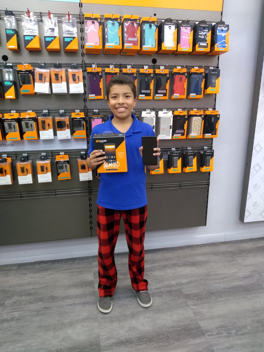 MML502NORMANDY's tweet image. Upgrade otd . Kid happy with his phone @MMLWIRELESS @elterevanspg @erikabyerly281 @MassothMitchell #BoostNationEvent
#HouTax18
#ThursdayThoughts