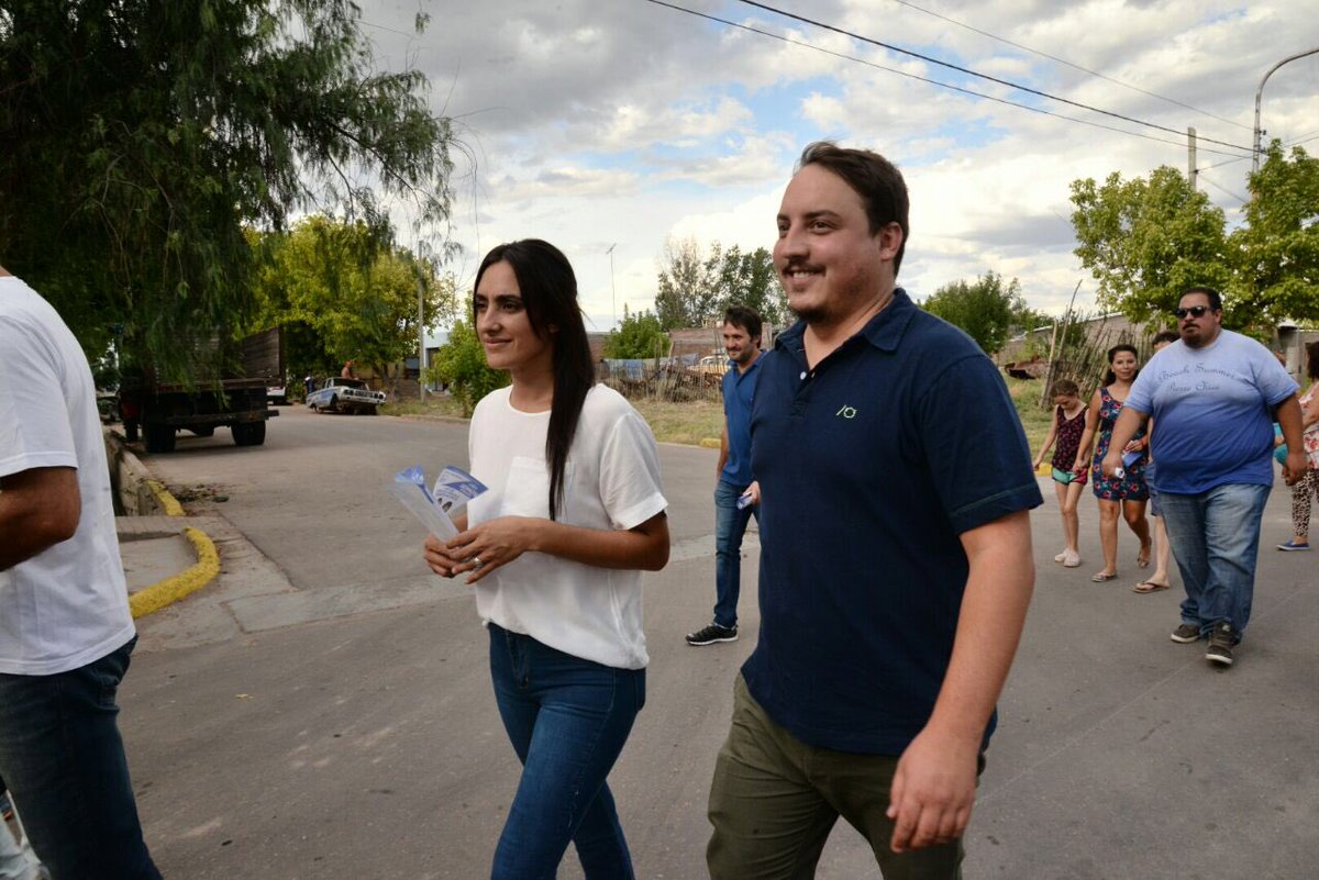 anabelfsagasti's tweet photo. 📣 Acompañando a los candidatos a Concejales por #SanCarlos en la caminata de Cierre de Campaña. 

Este domingo vamos todos con la #Lista304 de #SomosMendoza ✌🏼💪🏻

#PedroFernández
#DanyMartín
#AndreaRejan https://t.co/Fy3OCgJAmA