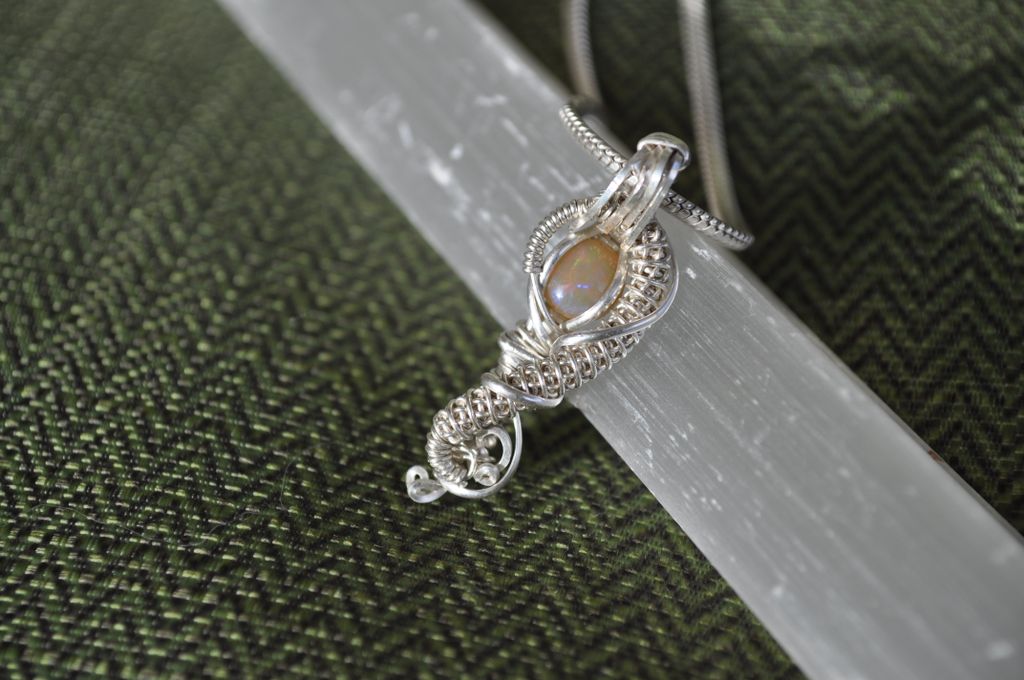 Rawvolutionjwls's tweet image. Ethiopian Opal Cab wrapped in .925 sterling silver.
Dm for details