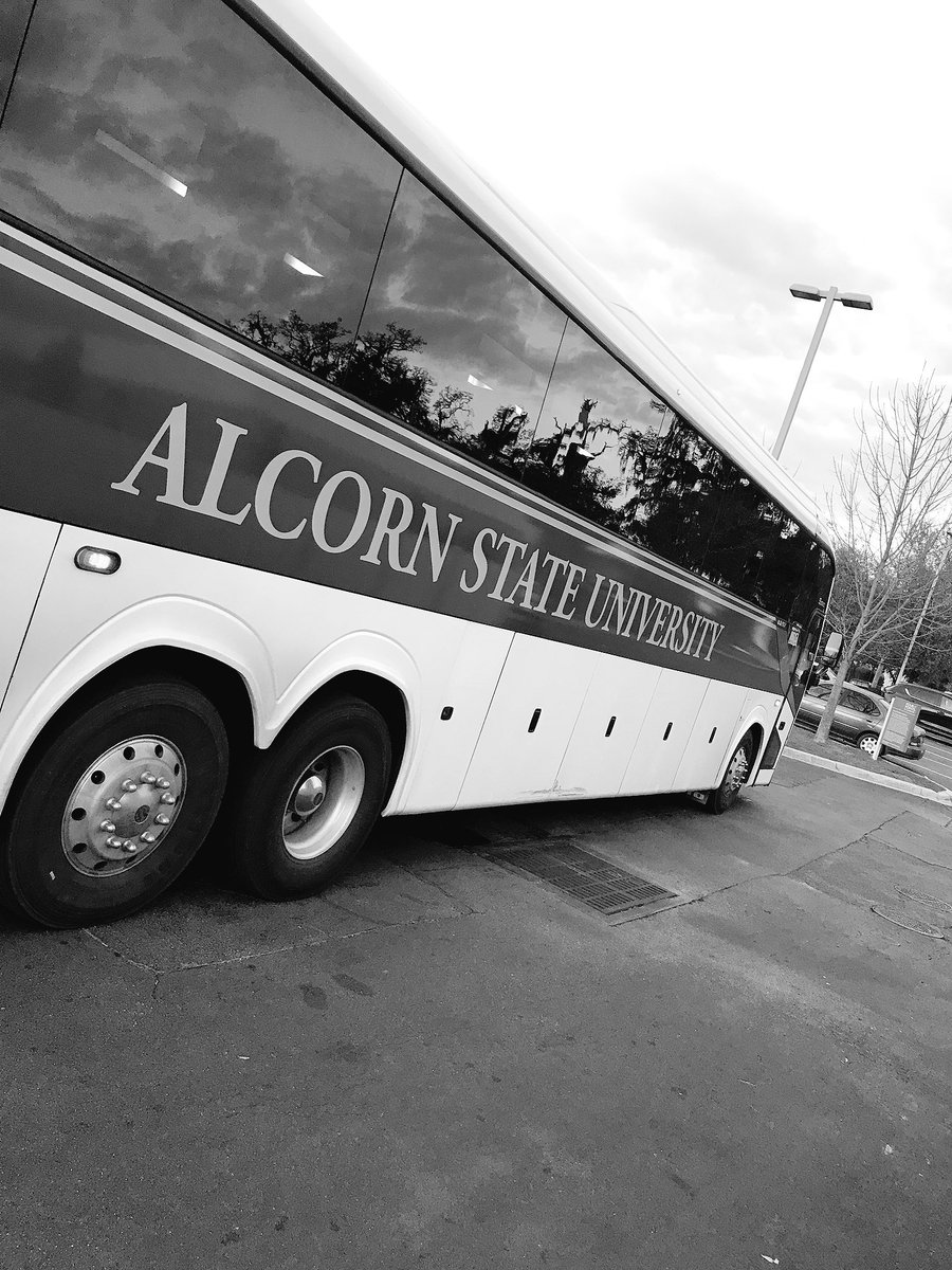 Alcorn_BSB's tweet photo. After a long day on the road, you Diamond have reached Tallahassee and are soon to load up for their pre series practice #GoBraves #HighLevelBaseball https://t.co/flqWdqCdQV