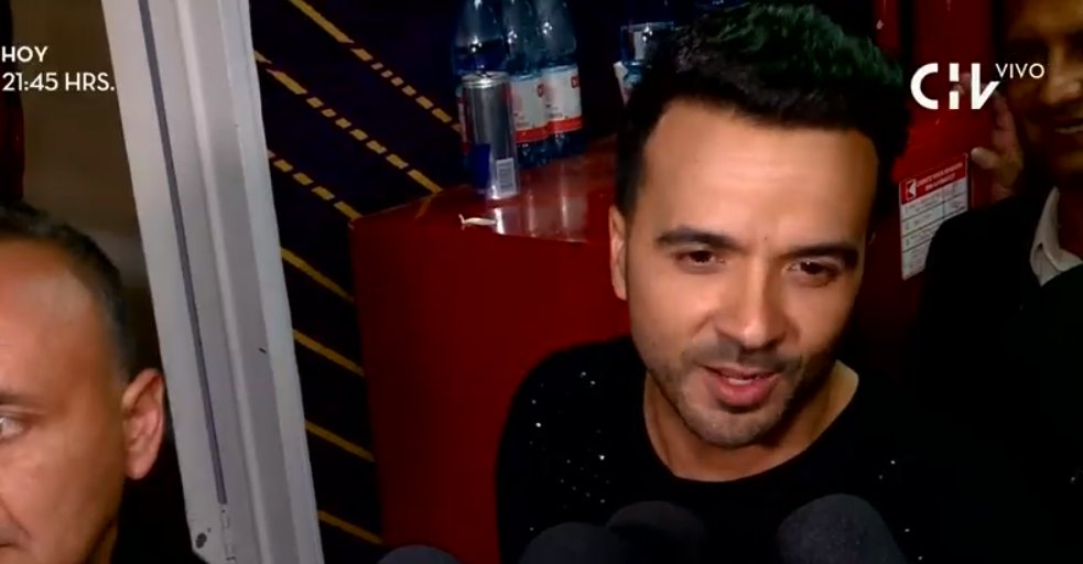 fiebredevina's tweet photo. Conoce el lado B de la segunda jornada del Festival de Viña 2018 #FiebreDeViña 🎥▶🎤 https://t.co/mXzvtDJQLx https://t.co/AAmaGVZWtC