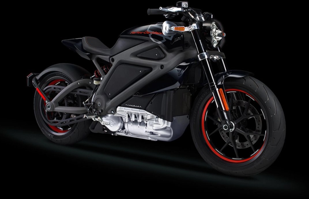 TechCrunch's tweet photo. Harley Davidson will launch its first production e-motorcycle in 2019 https://t.co/pTNT8RyPkl https://t.co/eUU9YHiqKT