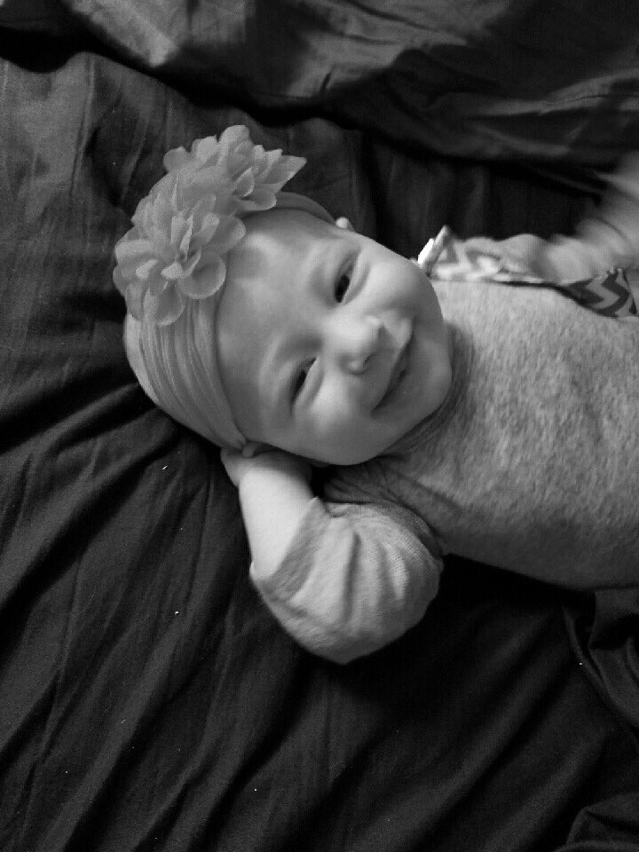 MadisonJones_18's tweet photo. Living an hour and a half away from my niece isn't great...but it makes getting these sweet pictures that much more special to me #lilliekate https://t.co/M8VVvM2c1l