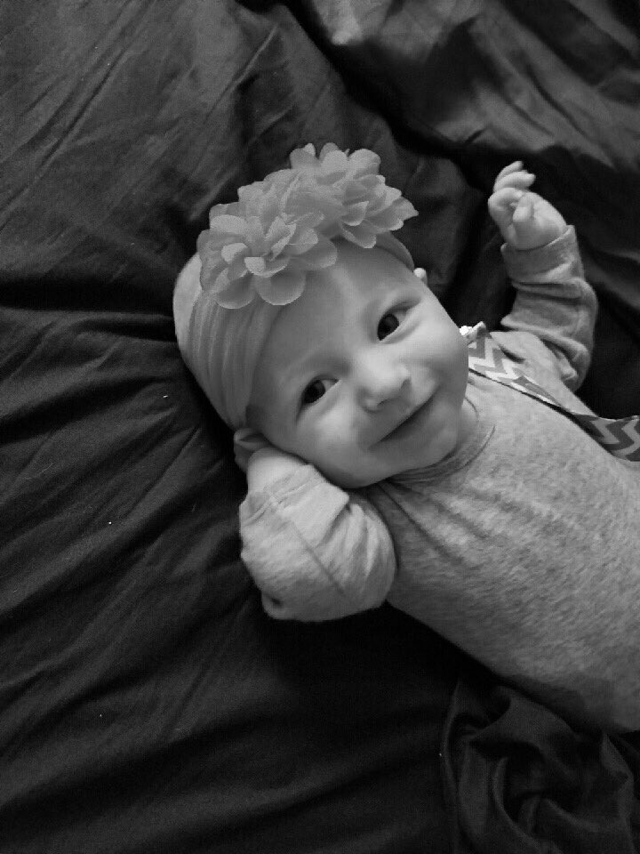 MadisonJones_18's tweet photo. Living an hour and a half away from my niece isn't great...but it makes getting these sweet pictures that much more special to me #lilliekate https://t.co/M8VVvM2c1l