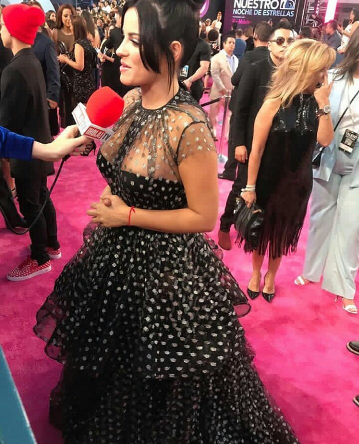 EncantoPerroni's tweet photo. Aaaaaaah #MaiteEnPremioLoNuestro https://t.co/r3ZGM8S9C5