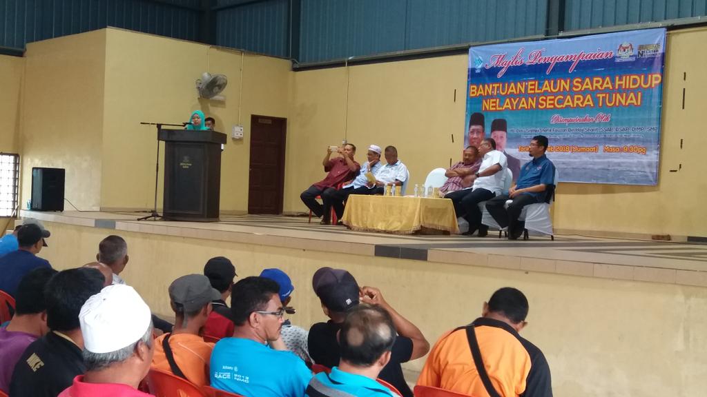 LKIM_TOKGAJAH's tweet photo. 23 Feb 2018 - Sdg berlangsung Majlis Penyampaian ESH Nelayan Sec. Tunai PNK Kuantan (Parlimen Kuantan). DIsempurnakan oleh YB Dato' Sri Hj Shafik Fauzan b. Hj Sharif, Exco Pertanian &amp; Industri Asas Tani dan Pembangunan Luar Bandar N. Pahang
#ESHN
#lkimpahangohsem
#nelayandihati https://t.co/MYrEJaqKaU