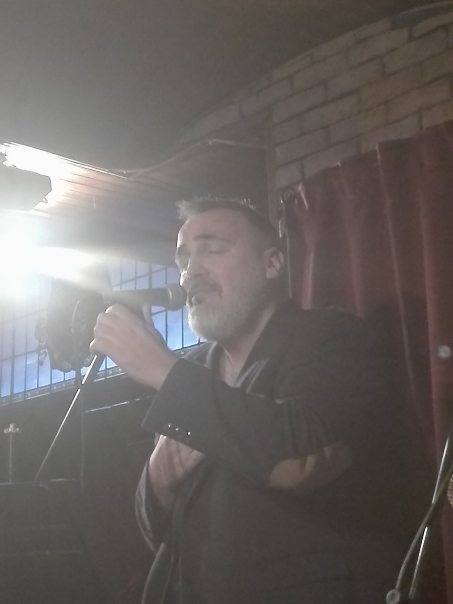 JaimeSalguero85's tweet photo. Vaya pedazo de concierto que he disfrutado del @eddvicca ,merecidísimo lleno!!👏👏👏 B.R.A.V.O a los dos por lo bonito que lo hacéis!! @carlosdomenech_ @vsalben https://t.co/8MNca43yVe