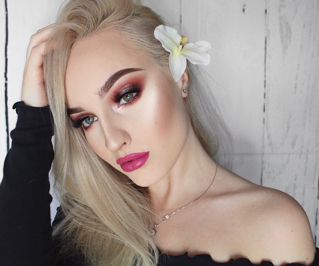 vickiciftci's tweet photo. @ABHcosmetics modern renaissance will always be my go-to https://t.co/Hpjc3teEV1