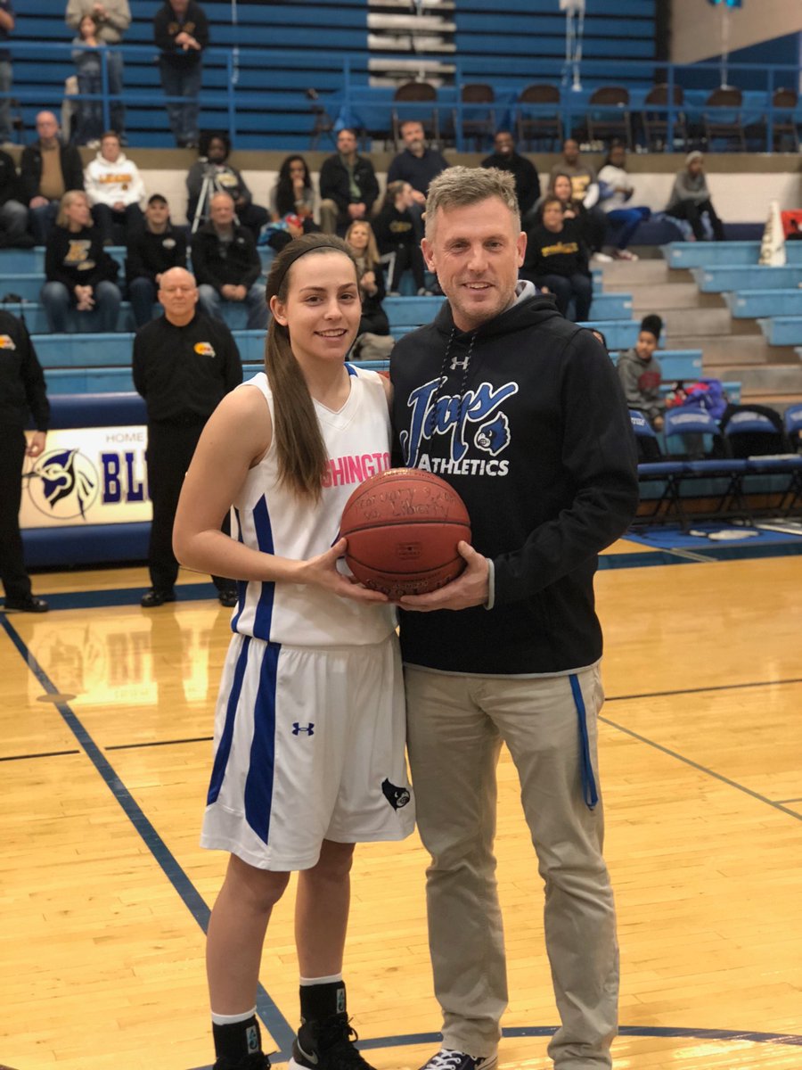 WHSBlueJays's tweet photo. Congratulations Nichole on scoring 1000 pts. in your career! https://t.co/2bWIXQqhNq