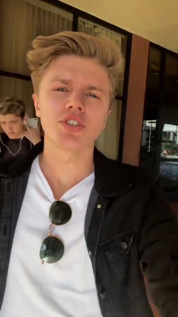 jkaccakj's tweet photo. G: *starts making Instagram story*
R: "Georgeee I'm trying to listen to #ReeceOnRepeat 🎶" https://t.co/FoH0gyS4c2