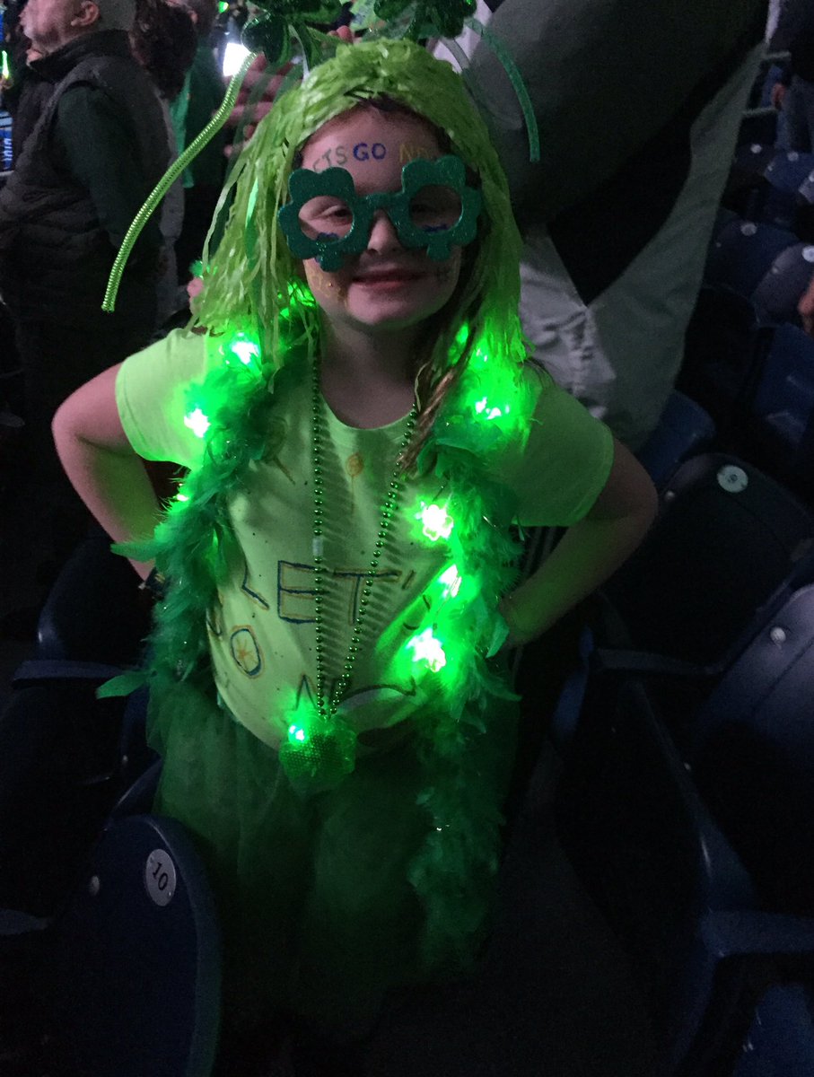 melbd4's tweet image. #1 fans here --- Go Irish!! #IRISHVISION