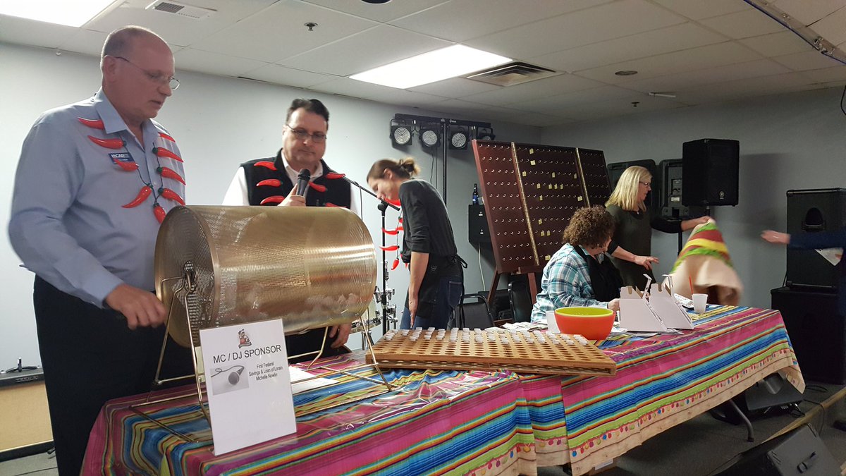 HomeInspectCLE's tweet photo. @LoCAREALTORS Reverse Raffle Suspense! #locarchilicookoff #locarproud #locar #RealEstate https://t.co/KmlQ3h8z8K