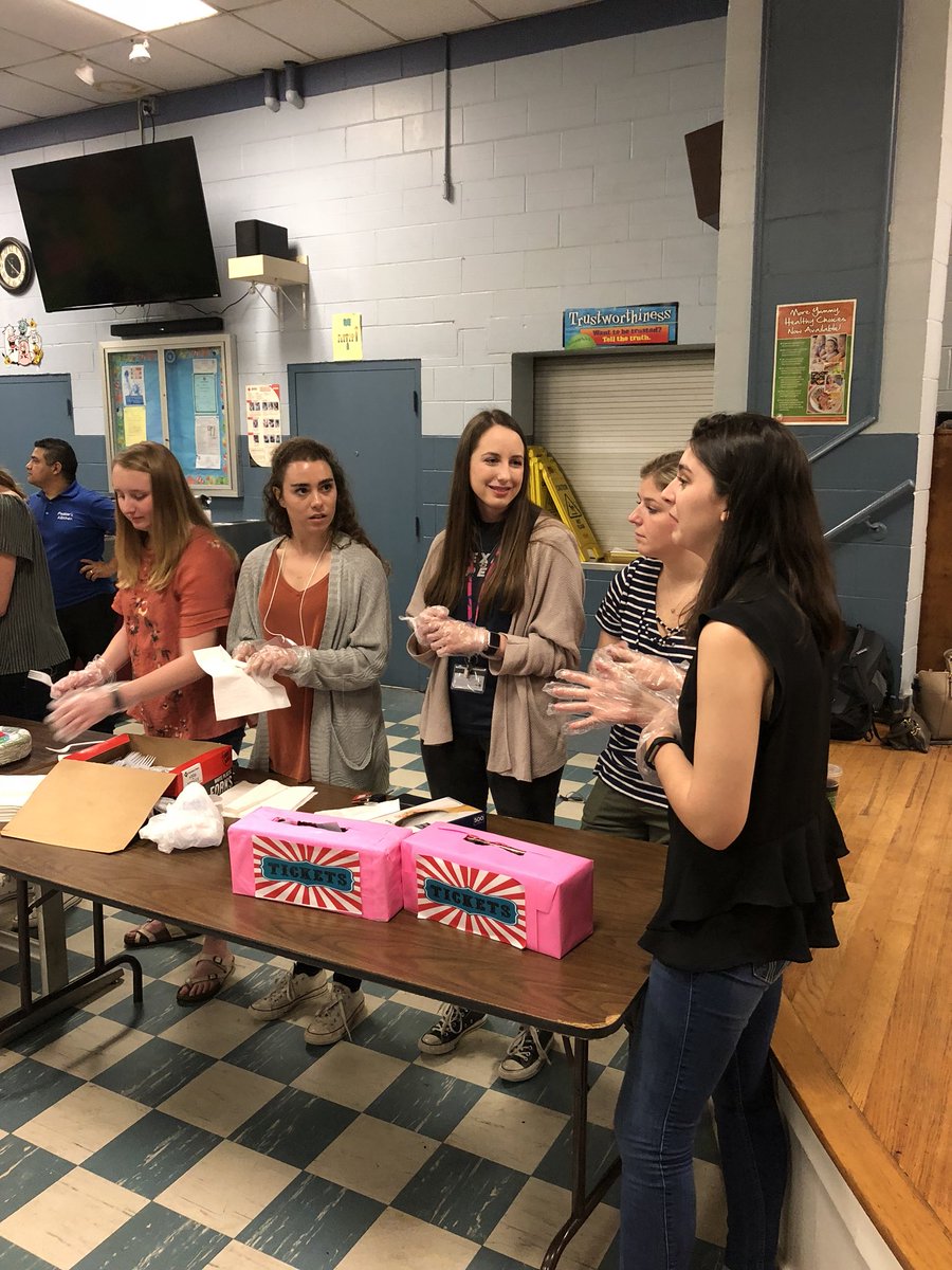 krl1920's tweet photo. ELL Parent Night! #tcsslearns @mattelemsch https://t.co/86bDZ3W9dm