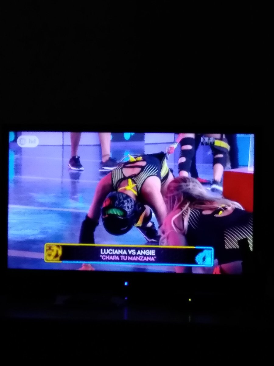 FrancoAranaOff's tweet photo. @Combate_ATV Ya cambié de canal... Gracias por cagarla poniendo a la ATORRANTA!! https://t.co/nZg8sUA7DA