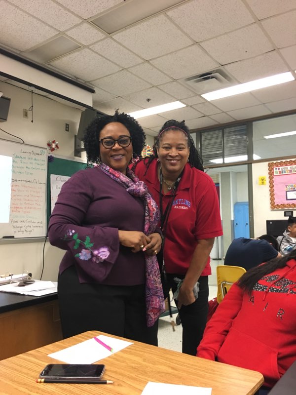 Morgansmathlete's tweet photo. @PrincipalSky
@Skyline_Library
@Skyline_Raiders
#STEM #DallasISD
#Disdstem
VR Lesson in Pre SO Biology #SKYLINE360 https://t.co/8iX5xldV0z https://t.co/2Ppwa3ng5k