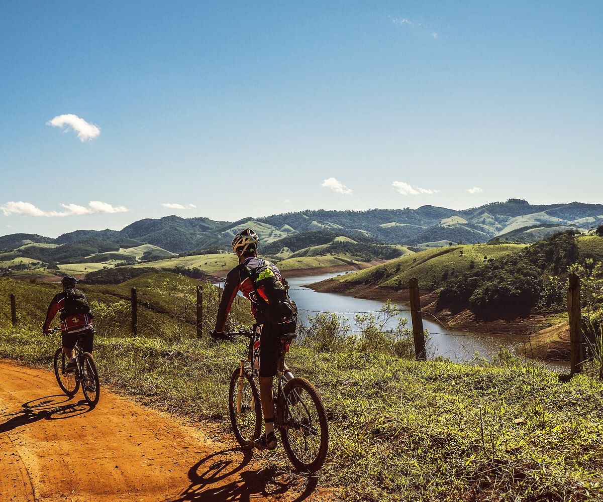 Here are 8 gear must-haves before going mountain #biking: buff.ly/2Fm7iZ8