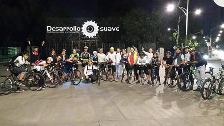 DesarrolloSuave's tweet photo. Los esperamos a una rodada destino a Hamburguesas de Sotelo los esperanos hoy en el Monumento a la Revolución. https://t.co/qa0BVoF1su