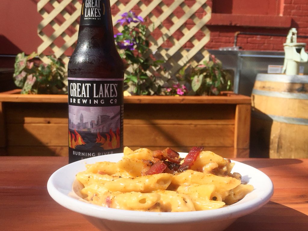 Fat_Bobs's tweet photo. Buffalo weather is such a little tease... she batted her lashes and now sheβs gone.
Throwback to springtime on the patio.
#whyisitcold #whereareyouspring #spring #alfresco #wearebbq #fatbobs #buffalo https://t.co/fjY7vKpDRp