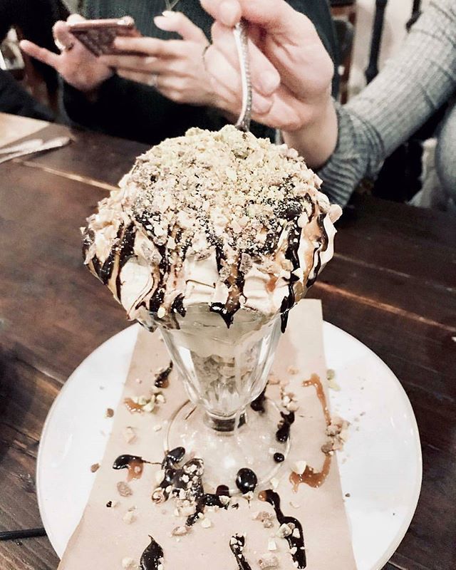 LoopCharlotte's tweet photo. The gelato sundae drizzled in chocolate and caramel sauce and dusted with pistachio crumbs! π π·: @uptowngirlclt #loopcharlotte @kidcashew
#clt #Charlotte #qc #queencity #loopclt #eatsofclt #eatdrinkclt #feedmecharlotte #noda #dilworth #southend #nod⦠https://t.co/pEo0AQ2OC5 https://t.co/TxY7jPM9od