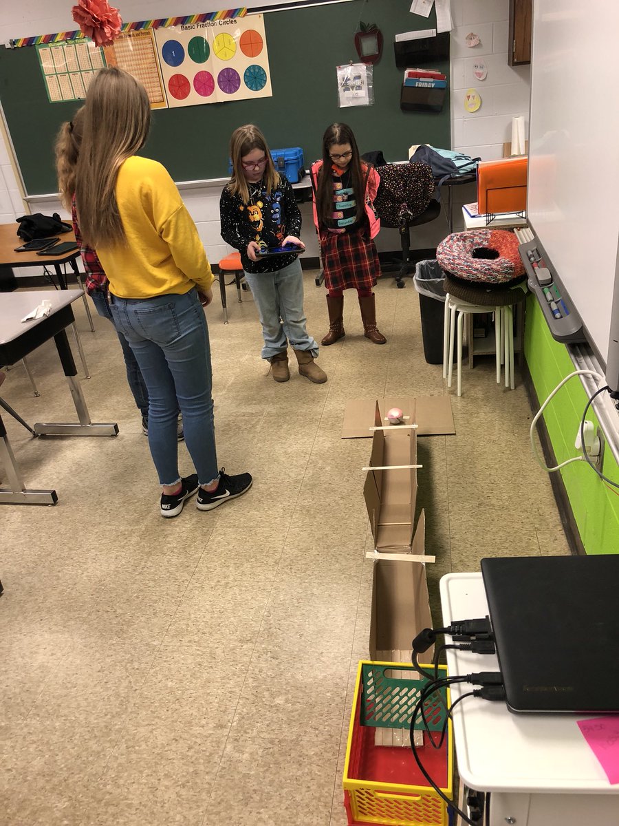coltsclubclc's tweet image. Family tech night with the tech clubs from @MHSColts and @MMS_Colts. We learned how to be #internetsafe and experimented with @Sphero and @LEGO_Group WeDo. Thank you to our Colt community!