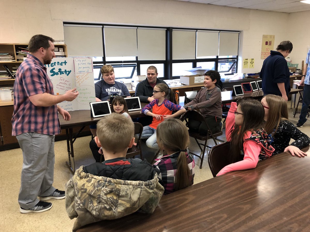 coltsclubclc's tweet image. Family tech night with the tech clubs from @MHSColts and @MMS_Colts. We learned how to be #internetsafe and experimented with @Sphero and @LEGO_Group WeDo. Thank you to our Colt community!