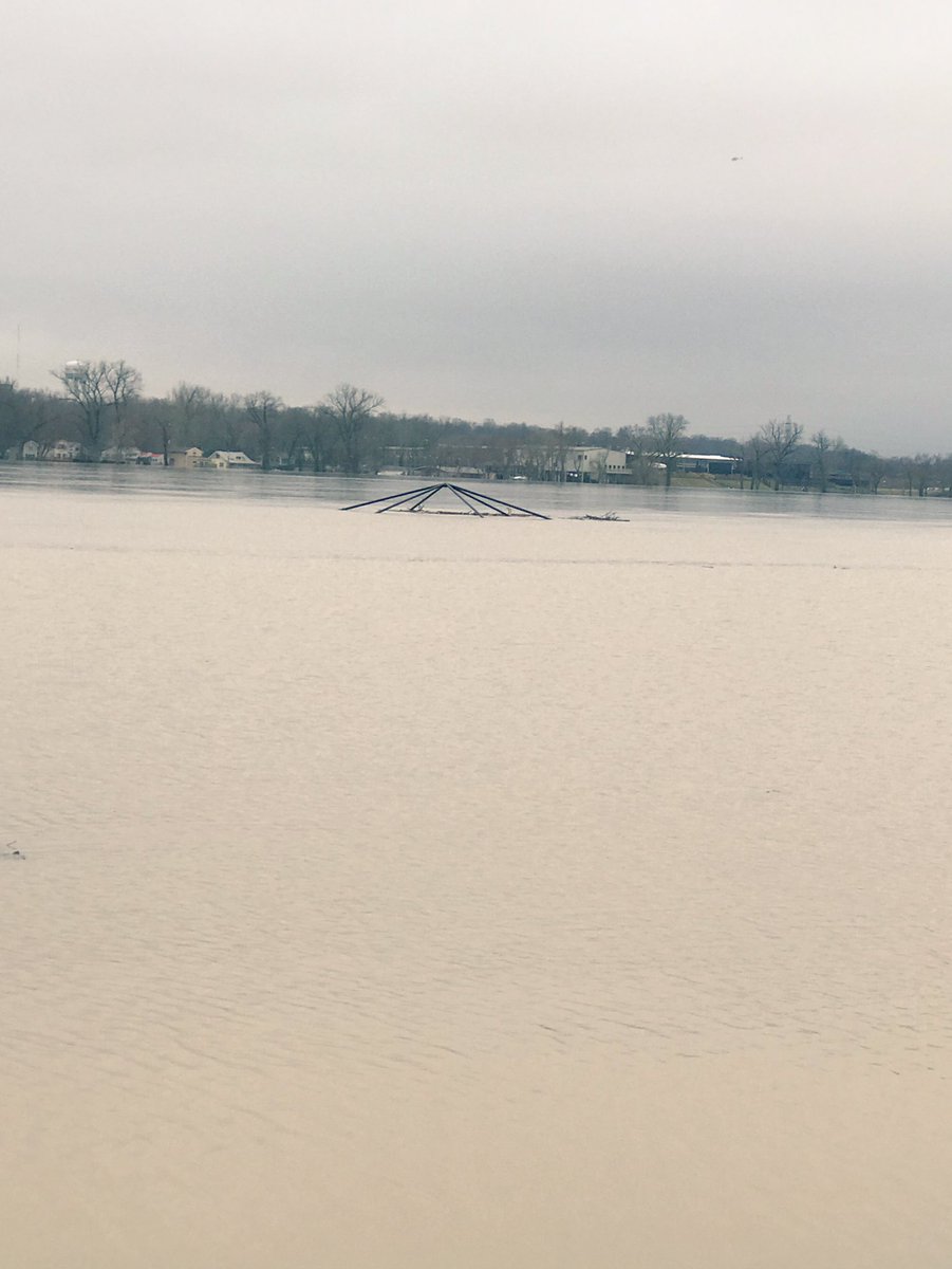 _ashley920's tweet photo. Well @MarcWeinbergWX .. looks like the river is a little high today #wdrbweather #louisville #OhioRiverFlooding #duffylanding #jeffersonvilleindiana #rainraingoaway https://t.co/f6lmTdRCfP