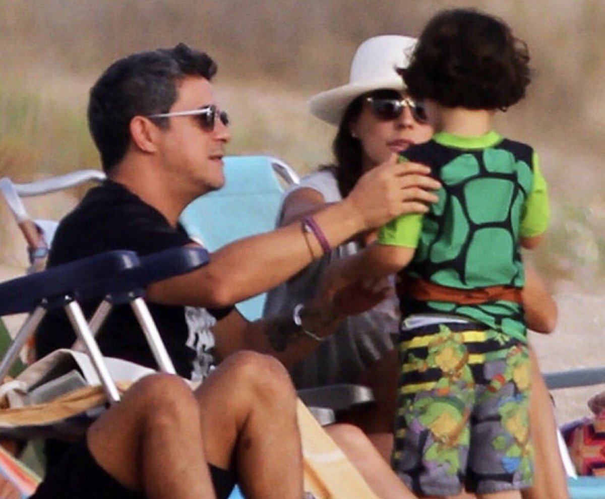 ASanz_USA's tweet photo. #TBT: Family
"You don't choose your family. They are God's gift to you, as you are to them. "
RED - USA πΊπΈ
#RedUSA #AlejandroSanz #Familia #Family #regalodeDios #Godspresent @AlejandroSanz @ASanz_USA https://t.co/oBFW0Wjyo9