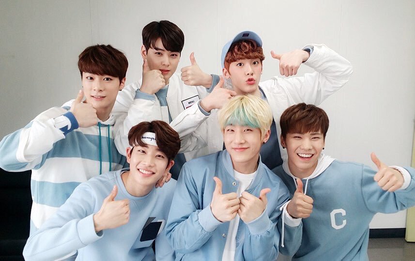 Минбун астро. Группа астро корея. Астро кпоп. Астро группа корейская 2022 участники. Сколько лет астро.