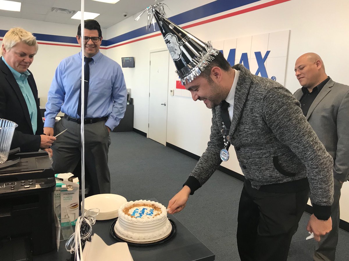 YMurrayR27's tweet photo. Cake cutting https://t.co/cjpKOyJI5i