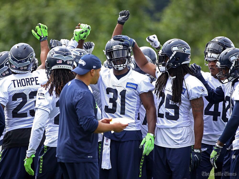 westcoasthappy's tweet photo. Who can’t wait for NFL football to be back? ✋
.
.
.
📷: @seaken1
🌎: Seattle, WA
#WestCoastHappiness #WestCoast #WestCoastBestCoast #WestCoast_Exposures #Washington #NFL #Football #Seahawks #Seattle https://t.co/r5eWqb9N5q