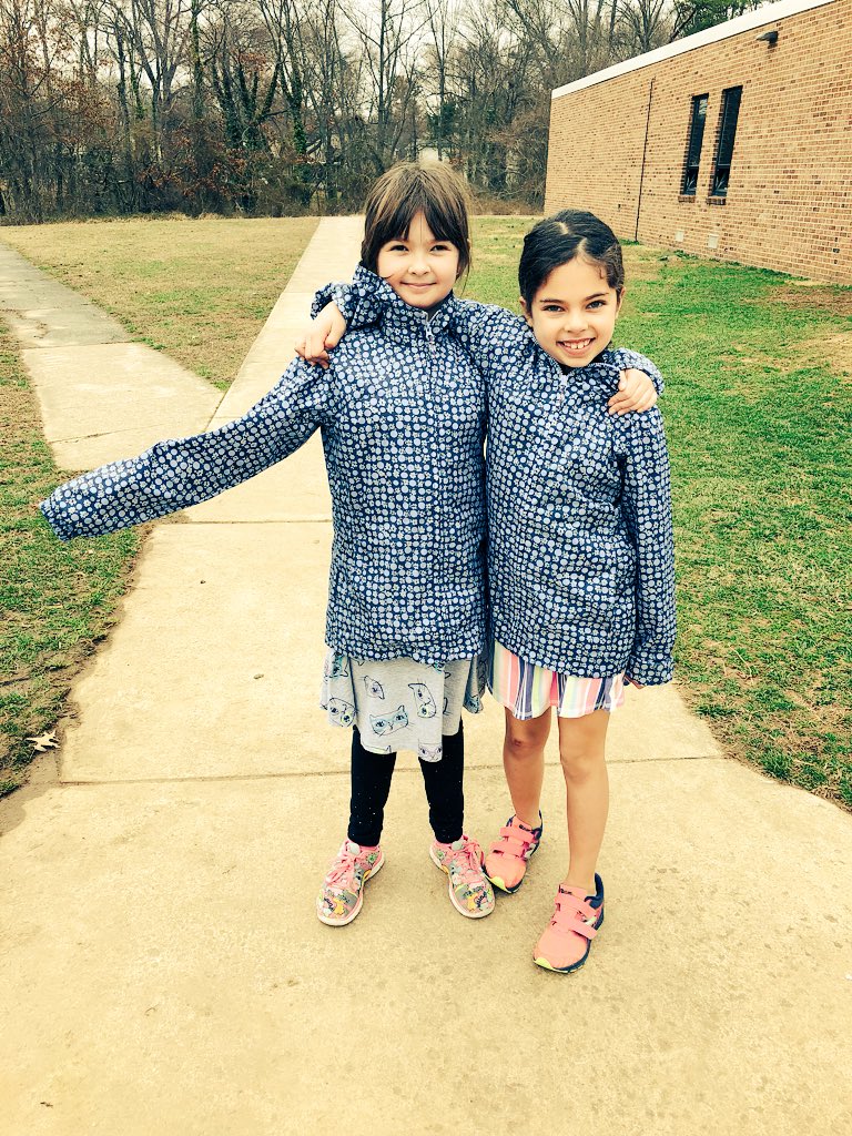 mslaurent2nd's tweet photo. #twinning during a rainy recess today 👯‍♀️🌂☔️ https://t.co/M3VQRW1Htj