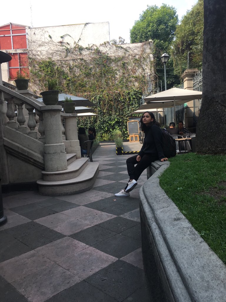 marianaazist's tweet photo. Tardecita en Casa Quimera con Checkers💕🌟 #CityCheck #MyVans #Since66 https://t.co/L48k8VaMoR