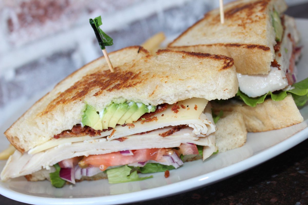 RedondoBrewCo's tweet photo. Thursday's are great days for sandwiches. Come on over and grab our stacked Turkey Sandwich with fries! Fantastic with a wheat beer. #TurkeySandwich #CraftBeer #LunchFavorite #BreweryFood #RedondoBeachBrewCo #RedondoBeach https://t.co/uS4ETqhRVO https://t.co/theOorZCQL