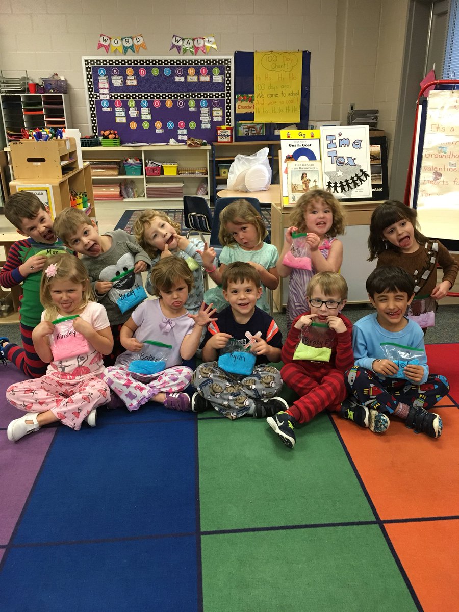 msgonzalesmde's tweet photo. Pre-K auction party! Pjs, pizza &amp; project slime! #pk @MDEJJordan #mdelem https://t.co/SGAuSzSQ2a