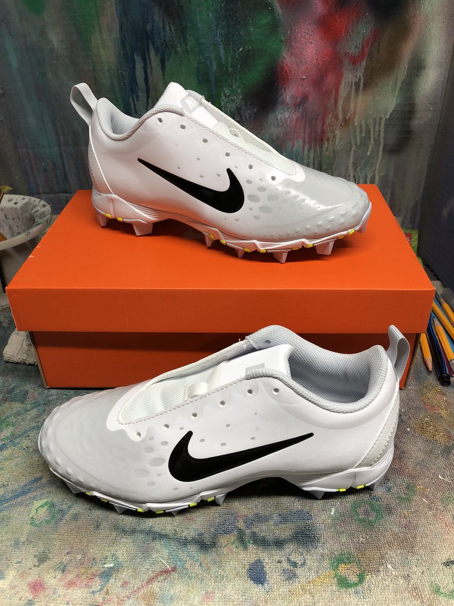 JHrusovsky's tweet photo. Looking forward to creating some 🔥 for a young #softball player. #hrusovskyscustomkicks #softballlife #softballgirl #customcleats #freshcanvas #nike #nikesoftball @nikesb https://t.co/fv61w5DjhH